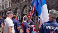 Navijač PSŽ-a sa ogromnom zastavom prošao kroz Interove pristalice, Italijani ga žestoko izvređali