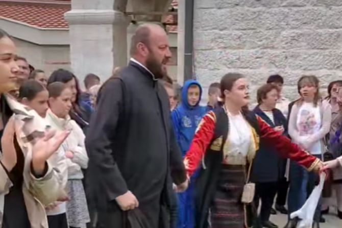 Sveštenik, kolo, Nevesinje Sveštenik, kolo, Nevesinje