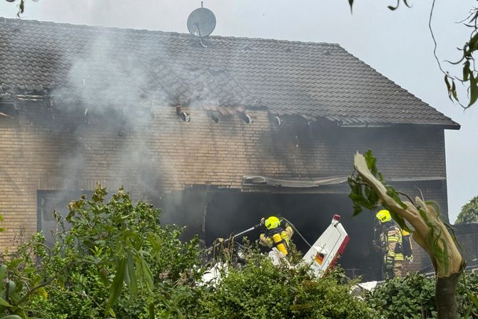 Pao avion na zgradu u Nemačkoj
