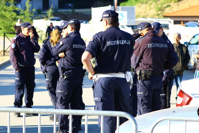 Manastir Tumane, policija, liturgija Manastir Tumane, policija, liturgija