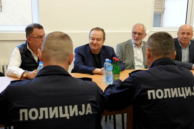 DAČIĆ KOSJERIĆ POLICIJA