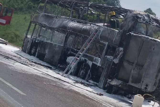 zapalio se autobus