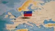 Masovne ostavke, banke na izdisaju, zamrznute milijarde! Idilična alpska enklava u haosu zbog pritiska Amerike