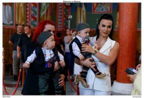 Snežana, majka, blizanci Nikola i Novak Snežana, majka, blizanci Nikola i Novak
