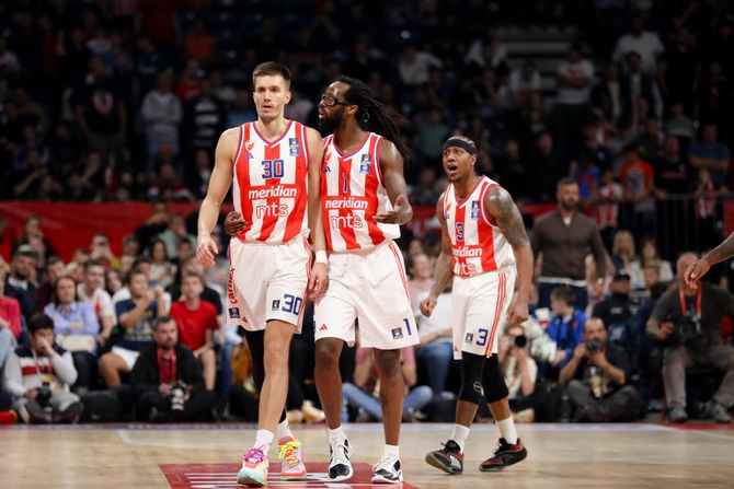 Filip Petrušev, Džon Braun III, Ajzea Kenan Filip Petrušev, Džon Braun III, Ajzea Kenan
