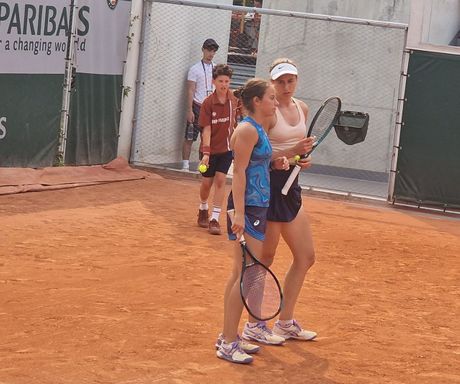 Anastasija Cvetković i Linea Bajraliu Anastasija Cvetković i Linea Bajraliu