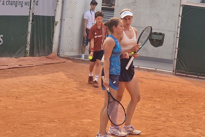 Anastasija Cvetković i Linea Bajraliu Anastasija Cvetković i Linea Bajraliu