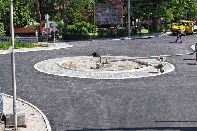 Kružni tok, Pljevlja, Crna Gora, Mala Slavija Kružni tok, Pljevlja, Crna Gora, Mala Slavija
