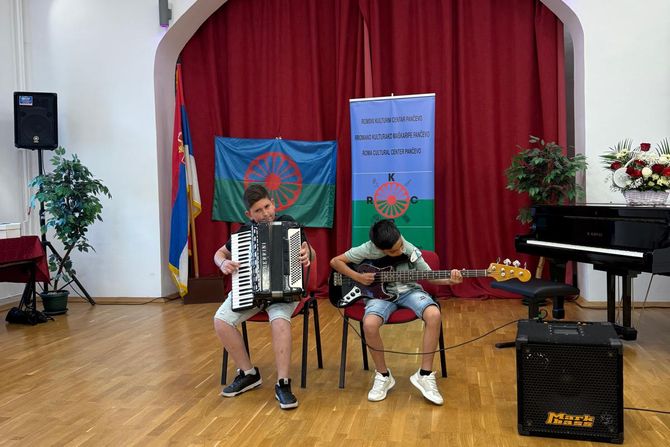Dan romske muzike Dan romske muzike