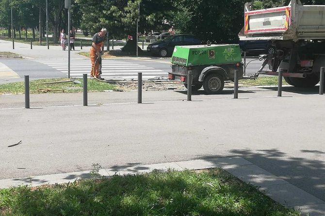 popravljen pešački u bloku 44 popravljen pešački u bloku 44
