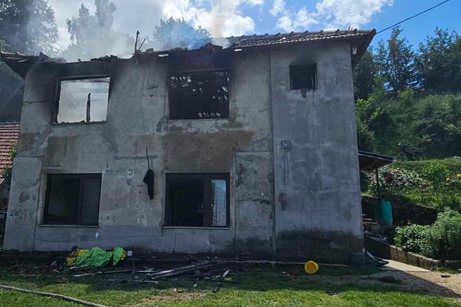 Porodica, Bećirović, Priboj, izgorela kuća, pozar Porodica, Bećirović, Priboj, izgorela kuća, pozar