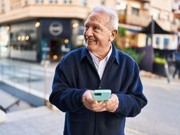 deka, penzioner, telefon