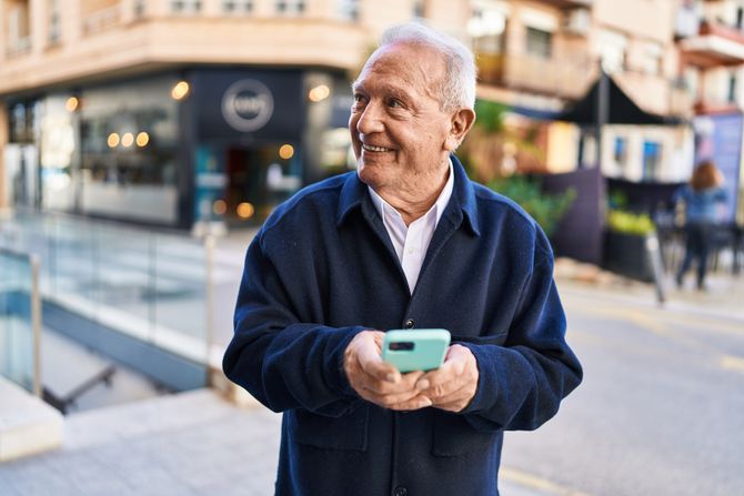 deka, penzioner, telefon