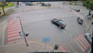 (UZNEMIRUJUĆI SNIMAK) "Tesla" se u punoj brzini okreće u vazduhu, onda je "pokupio" ženu koja prelazi ulicu