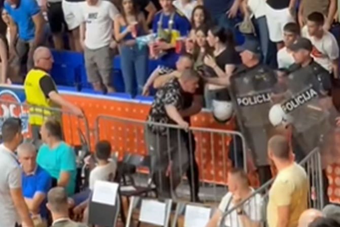 KK Budućnost - KK Partizan, navijač izbačen