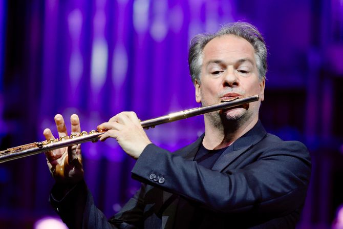 Beogradska filharmonija završila sezonu koncertom sa flautistom Emanuelom Paijem Beogradska filharmonija završila sezonu koncertom sa flautistom Emanuelom Paijem