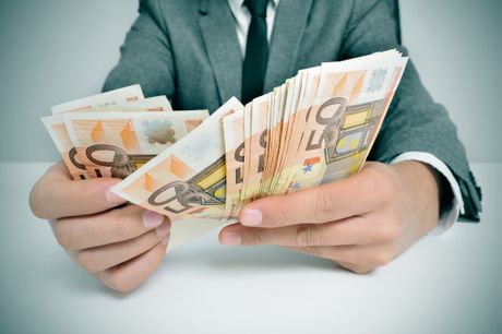 Bogataš, evri, novac, plata Bogataš, evri, novac, plata
