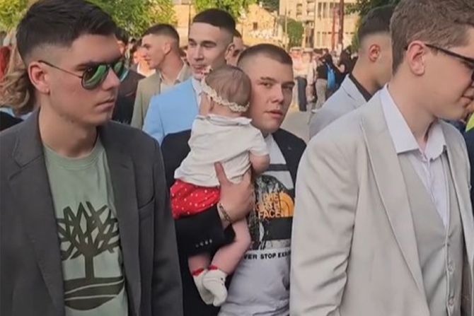 Luka Ristanović, matura, beba, sestra