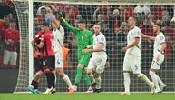 Srbija preživela u Albaniji: Petrović odbranio penal, Mitrović "promašio pobedu", meč prekidan 3 puta