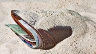 Pametno, a ne paranoično: 5 trikova koji će vam sačuvati stvari na plaži od lopova