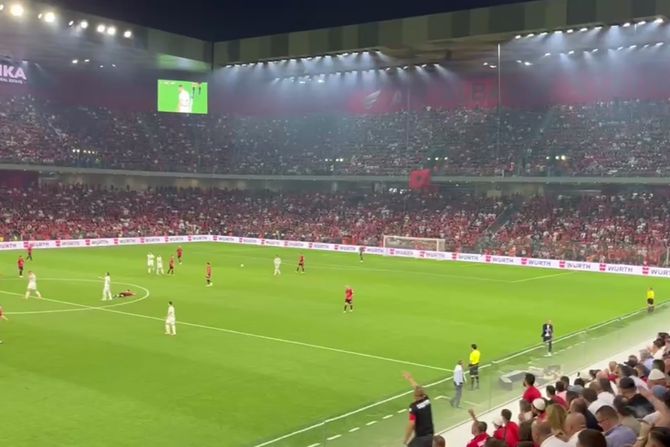 Stadion Tirana, Albanija - Srbija, navijači