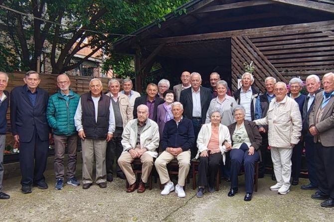 Mašinci Kruševac 60 godina mature Mašinci Kruševac 60 godina mature