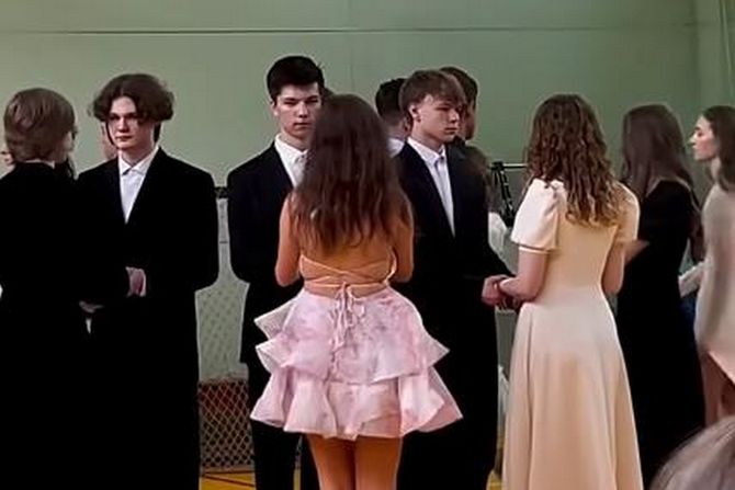 maturantkinja haljina dekolte maturantkinja haljina dekolte