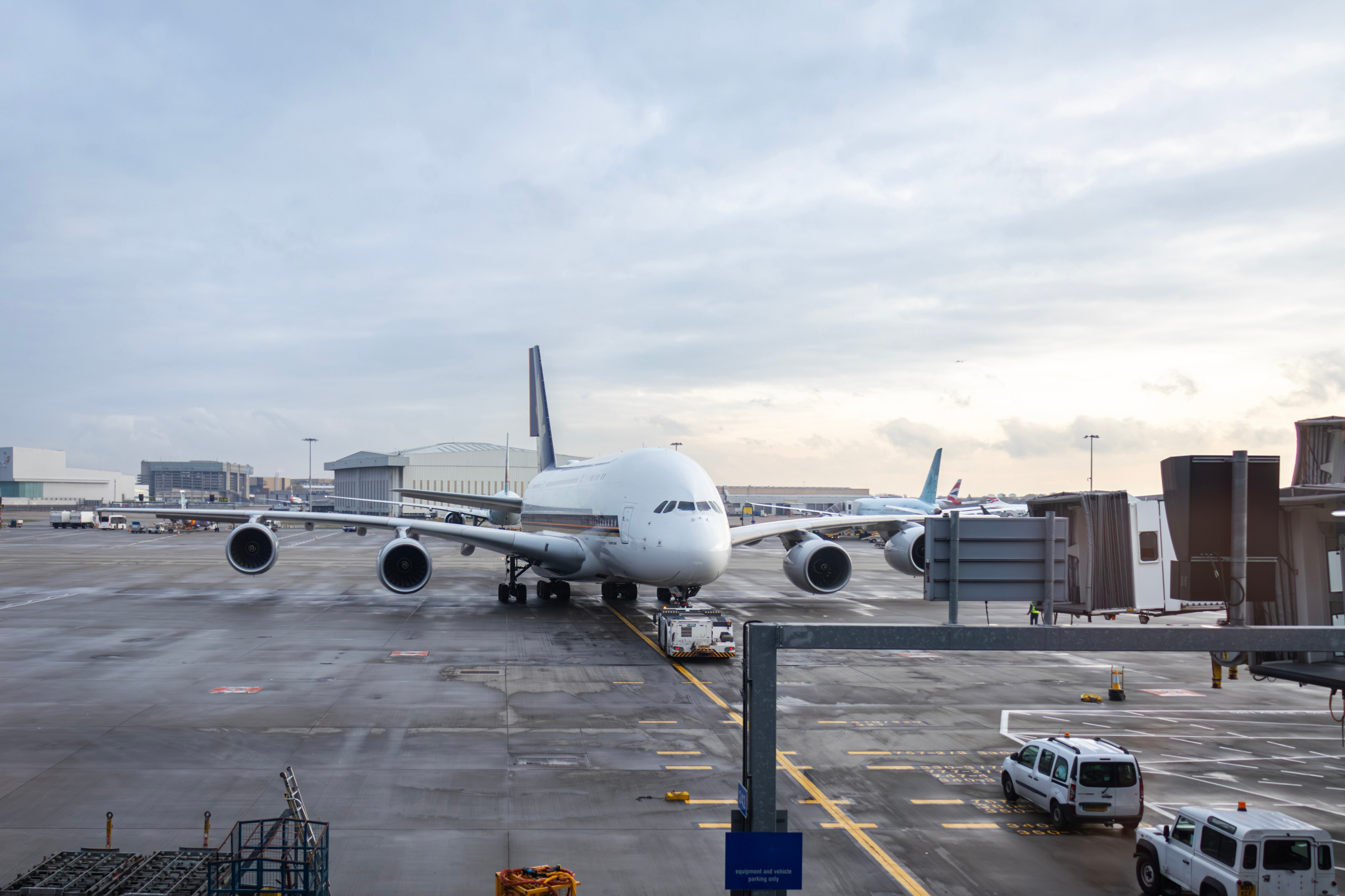 Drama na srpskom aerodromu! Avion prinudno sleteo zbog ŠOK razloga: Putnici u panici napuštali letelicu
