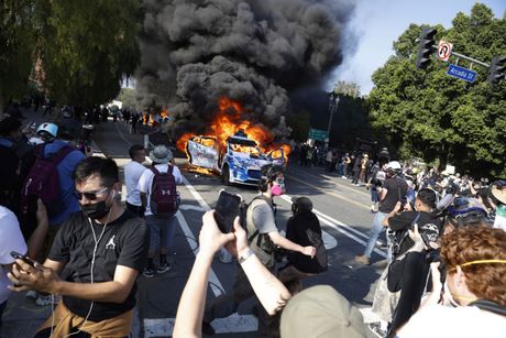 Los Anđeles protest neredi Los Anđeles protest neredi