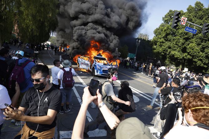 Los Anđeles protest neredi Los Anđeles protest neredi