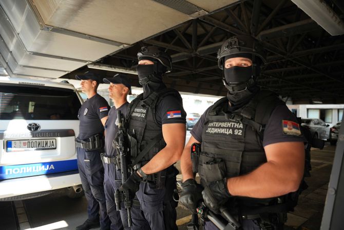 Ivica Dačić; policija; interventna jedinica