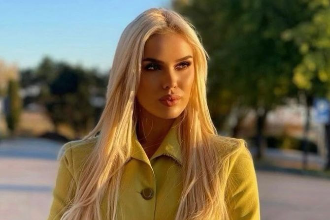 Ana Grozdanović Ana Grozdanović