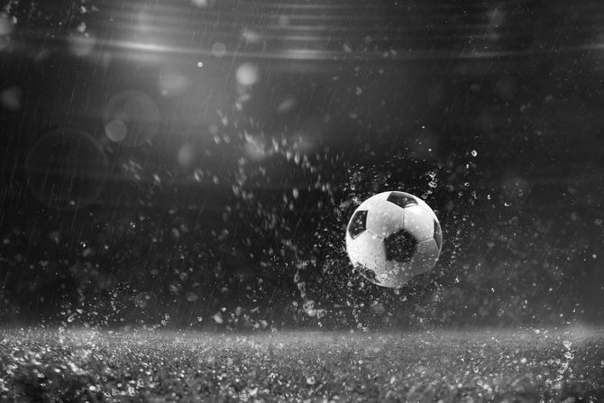 Kiša nevreme fudbal stadion lopta fudbalska Kiša nevreme fudbal stadion lopta fudbalska