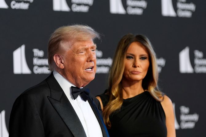 Donald Melanija Tramp Kenedi centar predstava Jadnici Donald Melanija Tramp Kenedi centar predstava Jadnici