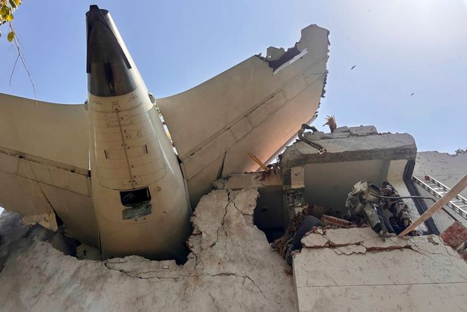Indija avion pad udes nesreća Indija avion pad udes nesreća