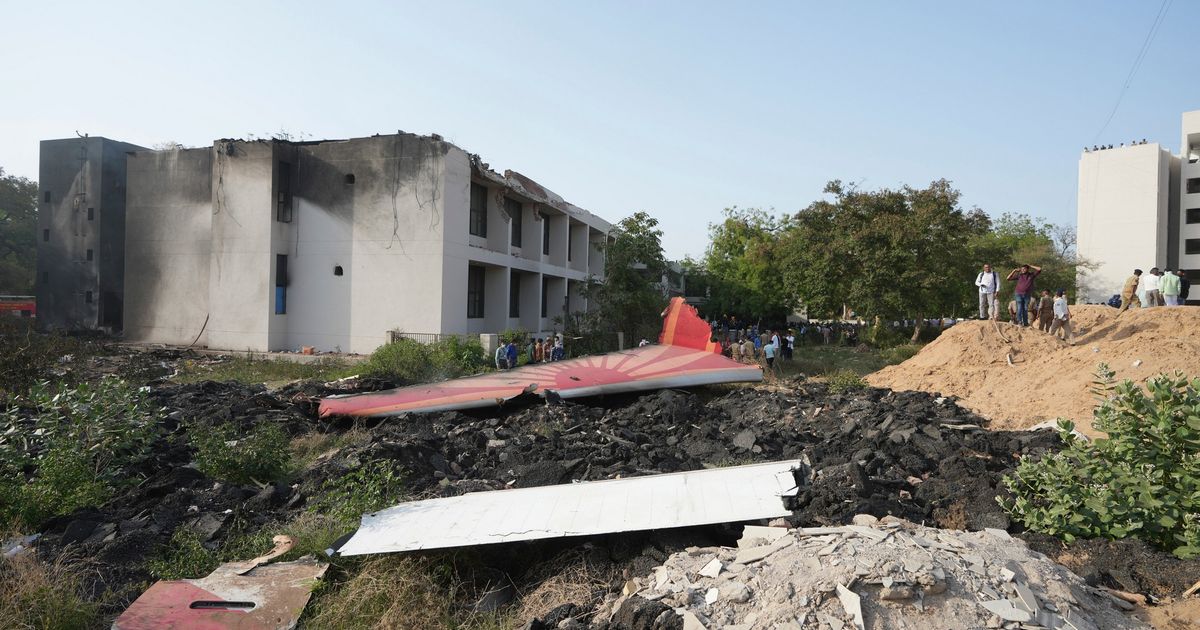 «Я видел то, чего никогда не забуду»: человек, вошедший в морг после авиакатастрофы, рассказал об ужасе