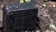 Žena pronašla telefon u svom dvorištu, pa shvatila užasnu istinu: Ovo nije slučajno, svi moraju biti na oprezu