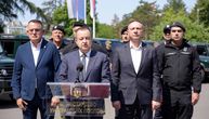 Ministar Dačić zajedno sa direktorom policije prisustvovao je prezentaciji i dodeli 34 moderna terenska vozila