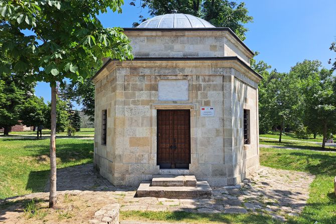 Damad Ali Pašino turbe Damad Ali Pašino turbe