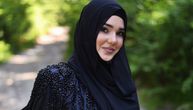 Maturantkinja iz Sjenice u haljini koja nosi snažnu poruku: Ono što ima u rukama se ne zaboravlja