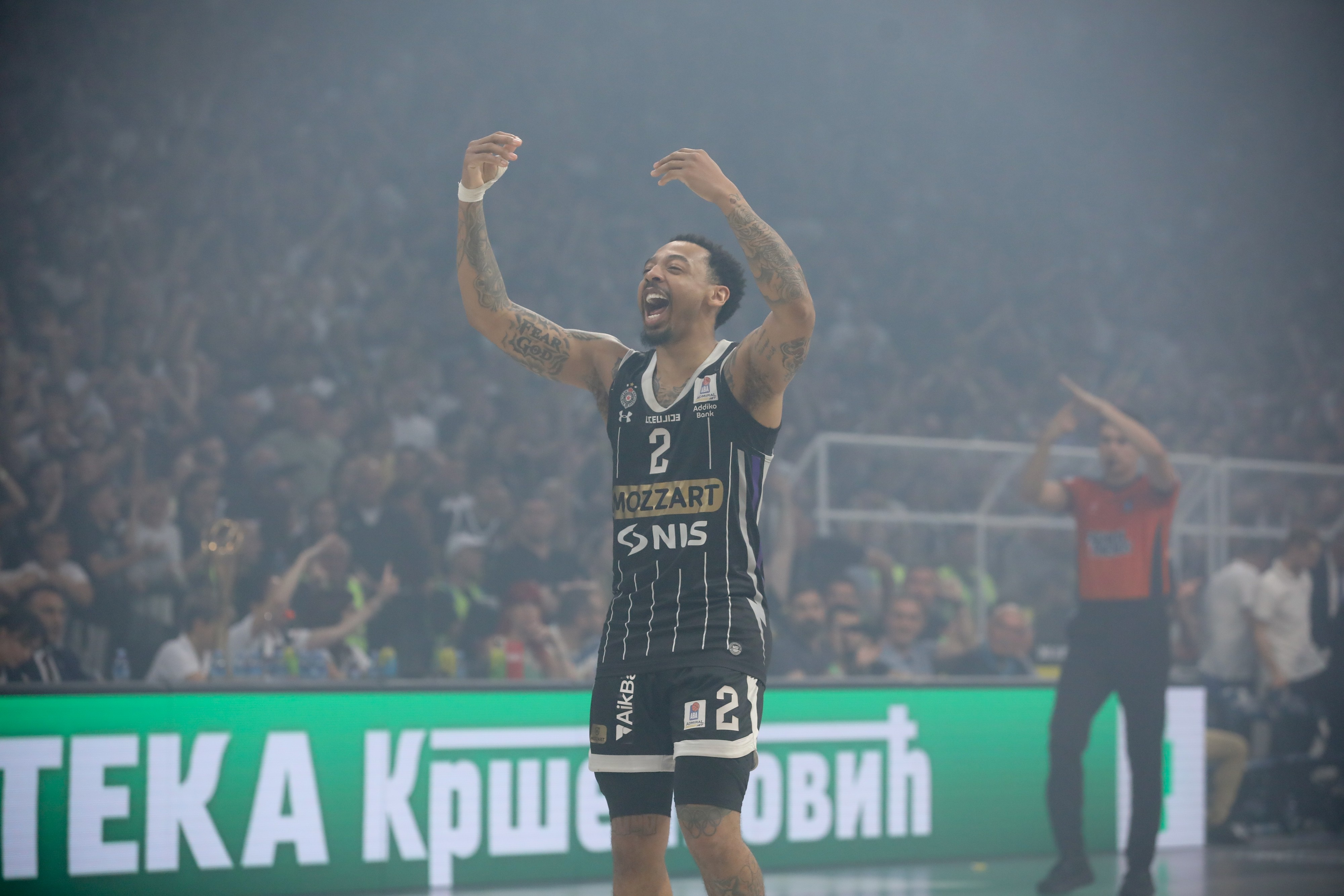 Karlik Džons osuđen na osam meseci zatvora: Ovo je presuda za razbijanje flaše o glavu muškarca ispred kluba!