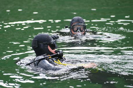Obuka ronilaca Rečne flotile na Zavojskom jezeru Obuka ronilaca Rečne flotile na Zavojskom jezeru