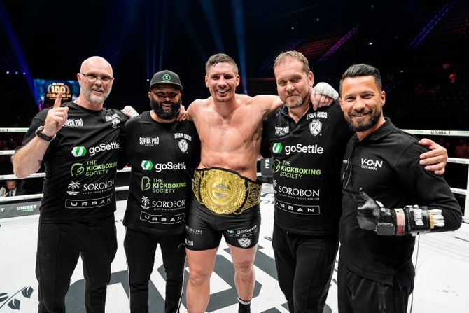 Riko Verhoven - Artem Vahitov, Glory 100 Riko Verhoven - Artem Vahitov, Glory 100