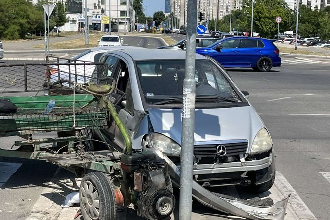 Udes motokultivator i automobil u Beogradu Udes motokultivator i automobil u Beogradu