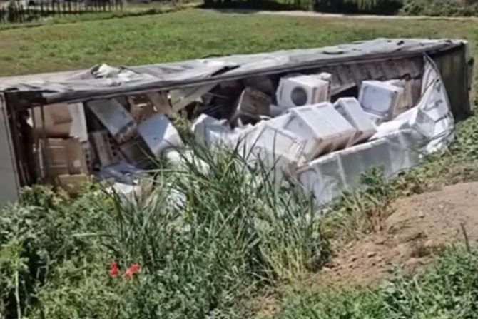 Saobraćajna nezgoda Saobraćajna nezgoda