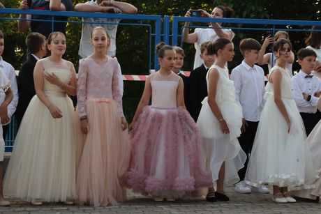svečani bal OŠ Miloš Crnjanski svečani bal OŠ Miloš Crnjanski
