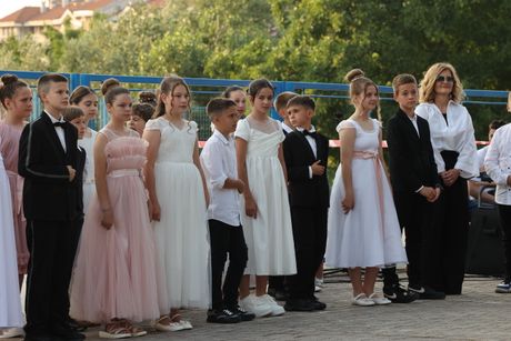 svečani bal OŠ Miloš Crnjanski svečani bal OŠ Miloš Crnjanski