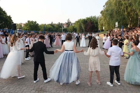 svečani bal OŠ Miloš Crnjanski svečani bal OŠ Miloš Crnjanski