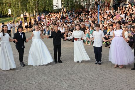 svečani bal OŠ Miloš Crnjanski svečani bal OŠ Miloš Crnjanski