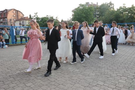 svečani bal OŠ Miloš Crnjanski svečani bal OŠ Miloš Crnjanski